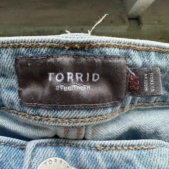 TORRID  Boyfriend Light Wash Distressed raw hem Jeans Plus Size 22 tall - Picture 2 of 9